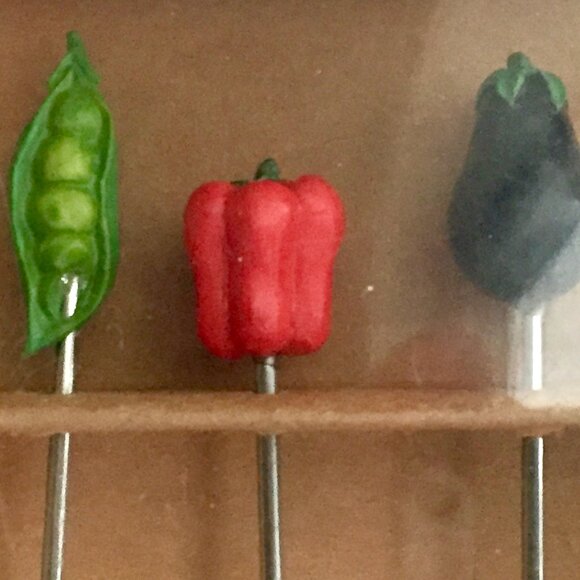 Crate and Barrel NEW Set Of 6 Vegetable Themed Cocktail Hors D'oeuvre Picks - Picture 3 of 12